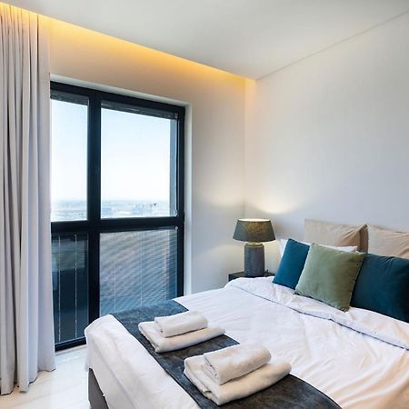 YalaRent sea-breeze penthouse with jacuzzi Appartement Bat Yam Buitenkant foto