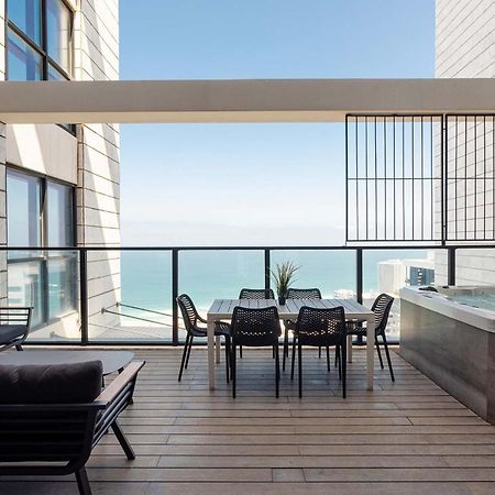 YalaRent sea-breeze penthouse with jacuzzi Appartement Bat Yam Buitenkant foto