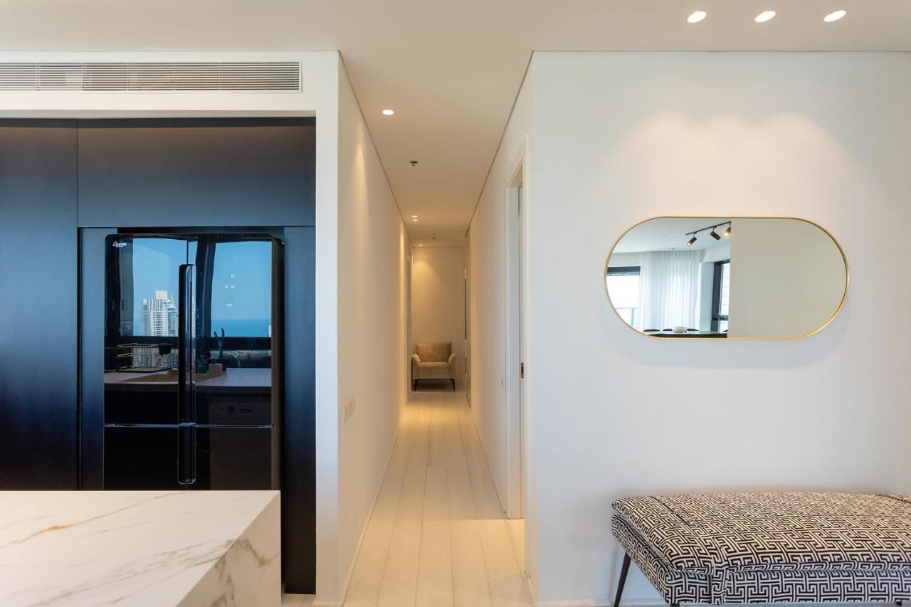 YalaRent sea-breeze penthouse with jacuzzi Appartement Bat Yam Buitenkant foto