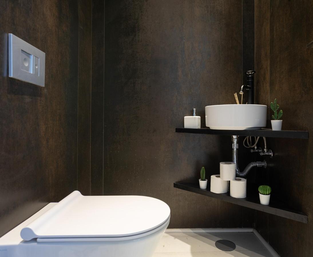 YalaRent sea-breeze penthouse with jacuzzi Appartement Bat Yam Buitenkant foto