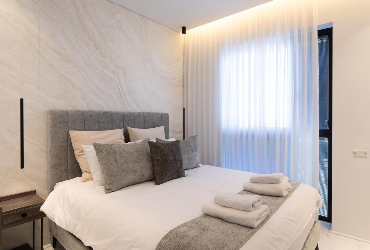 YalaRent sea-breeze penthouse with jacuzzi Appartement Bat Yam Buitenkant foto