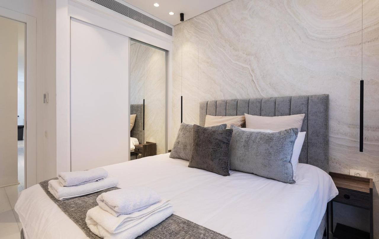 YalaRent sea-breeze penthouse with jacuzzi Appartement Bat Yam Buitenkant foto