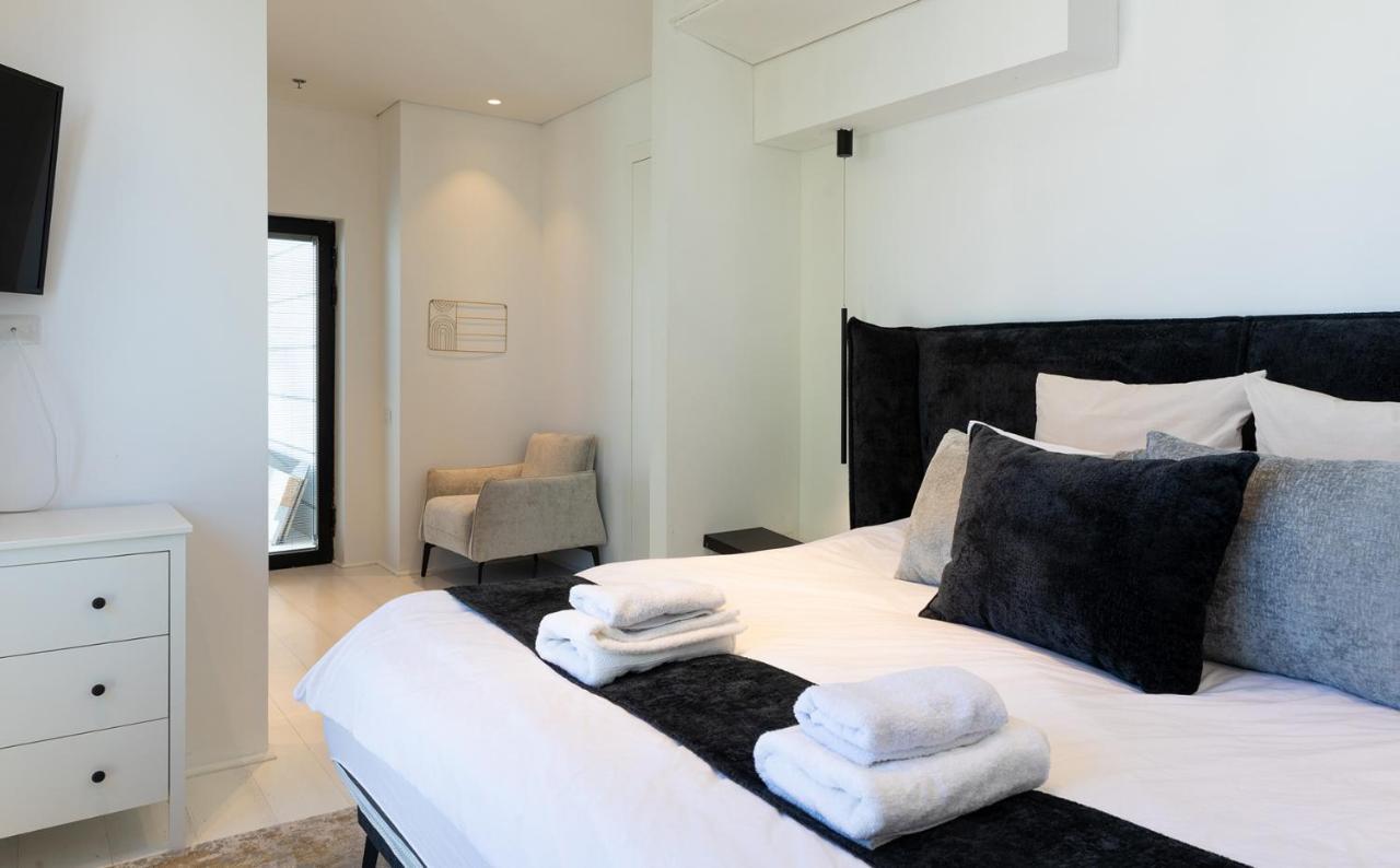 YalaRent sea-breeze penthouse with jacuzzi Appartement Bat Yam Buitenkant foto