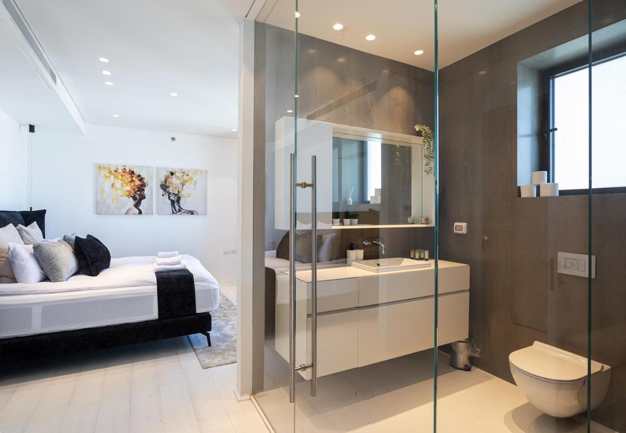 YalaRent sea-breeze penthouse with jacuzzi Appartement Bat Yam Buitenkant foto
