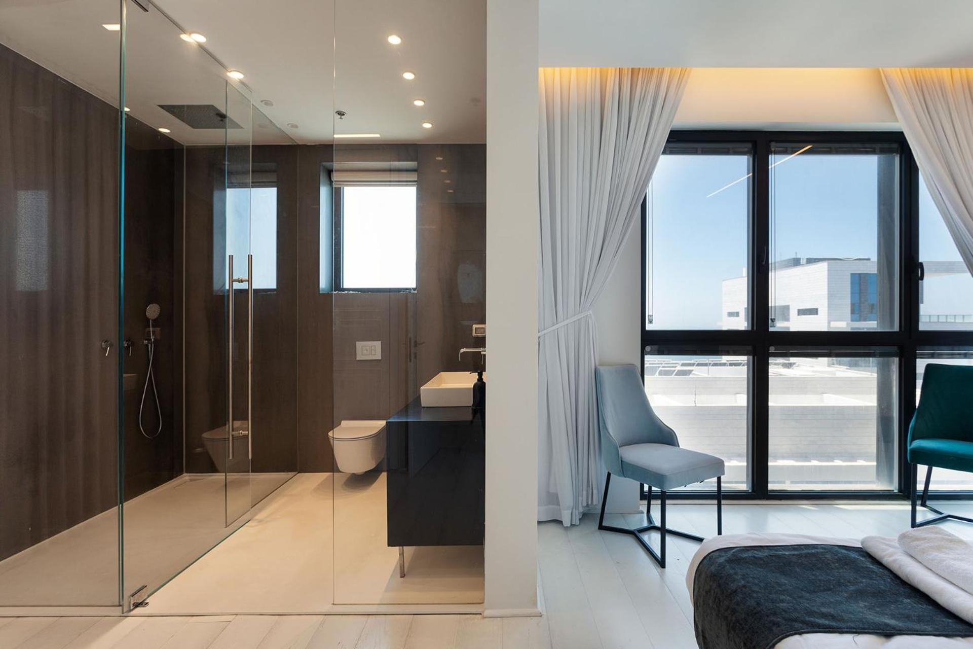 YalaRent sea-breeze penthouse with jacuzzi Appartement Bat Yam Buitenkant foto