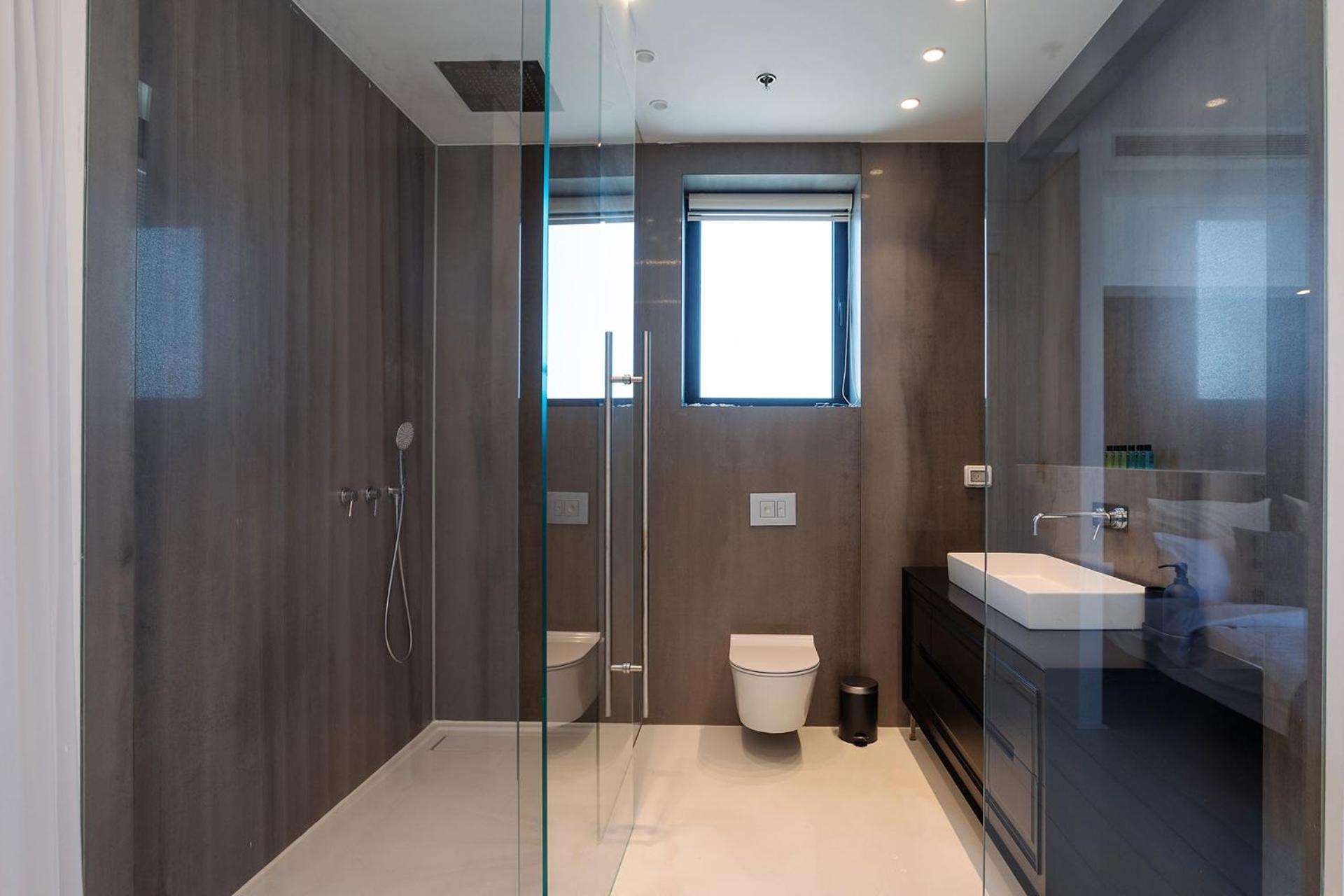 YalaRent sea-breeze penthouse with jacuzzi Appartement Bat Yam Buitenkant foto