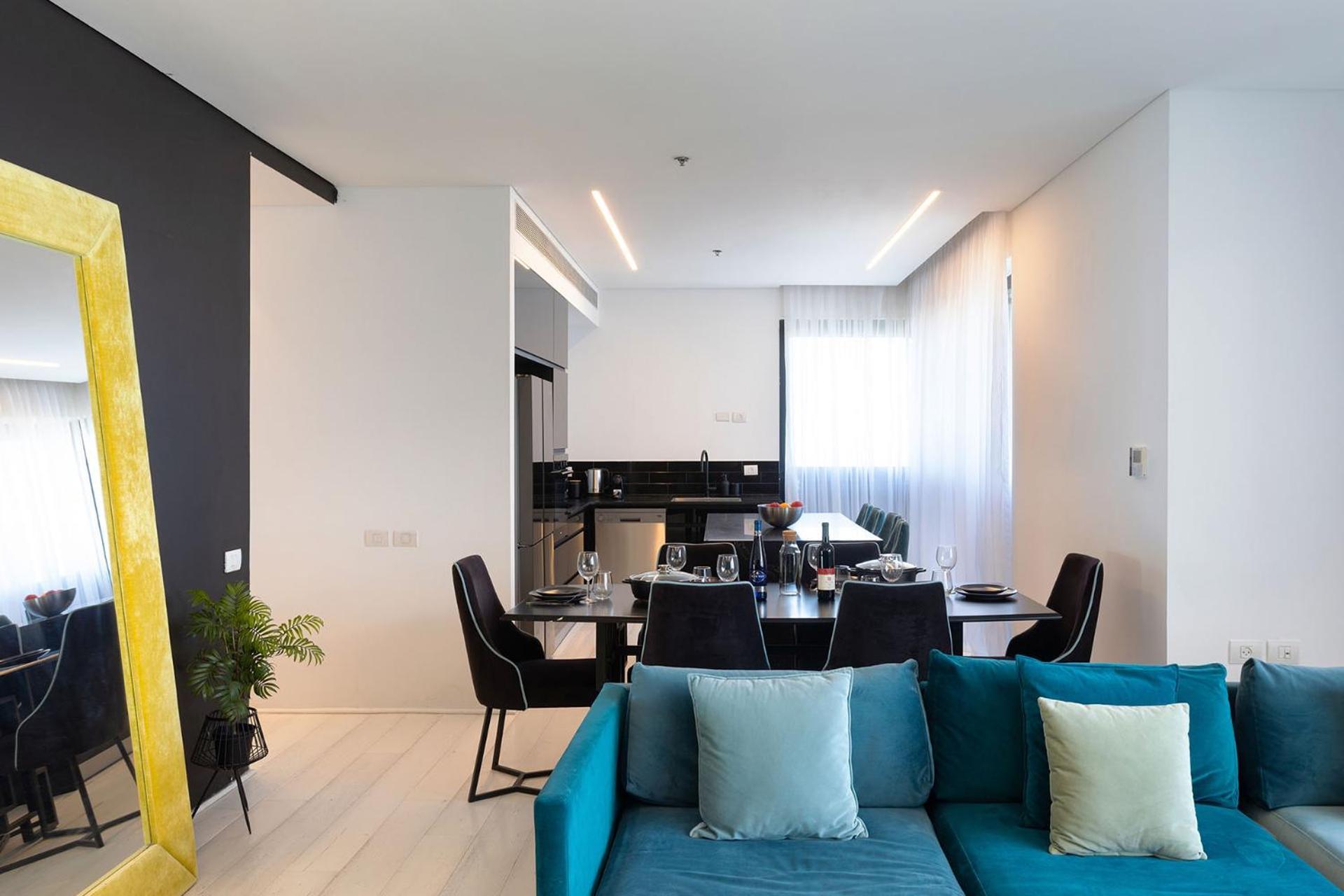 YalaRent sea-breeze penthouse with jacuzzi Appartement Bat Yam Buitenkant foto