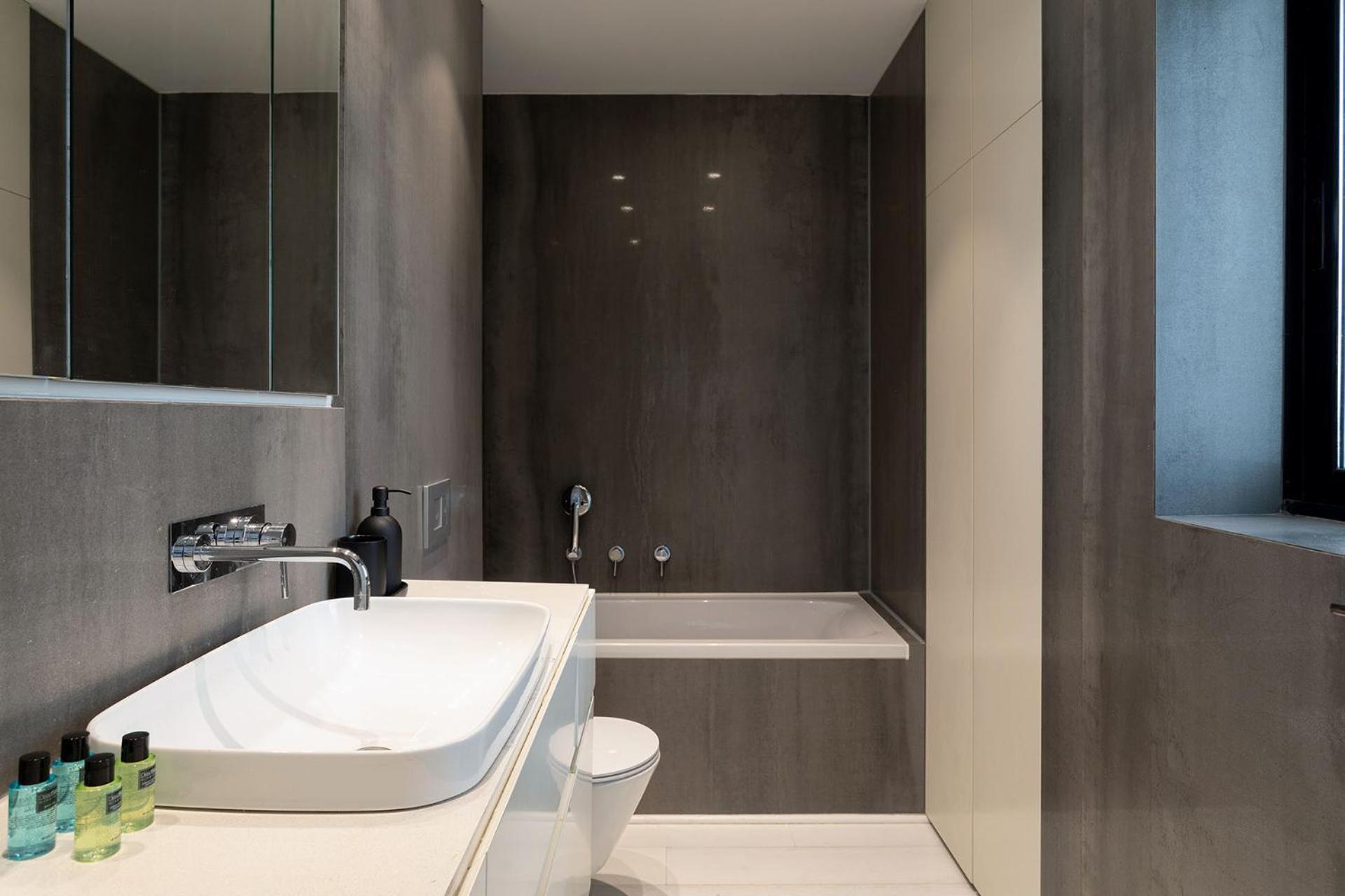 YalaRent sea-breeze penthouse with jacuzzi Appartement Bat Yam Buitenkant foto