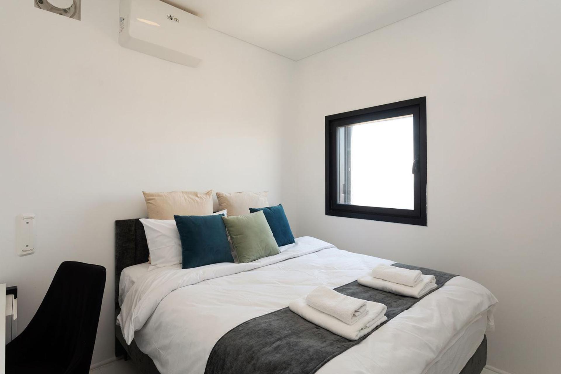 YalaRent sea-breeze penthouse with jacuzzi Appartement Bat Yam Buitenkant foto