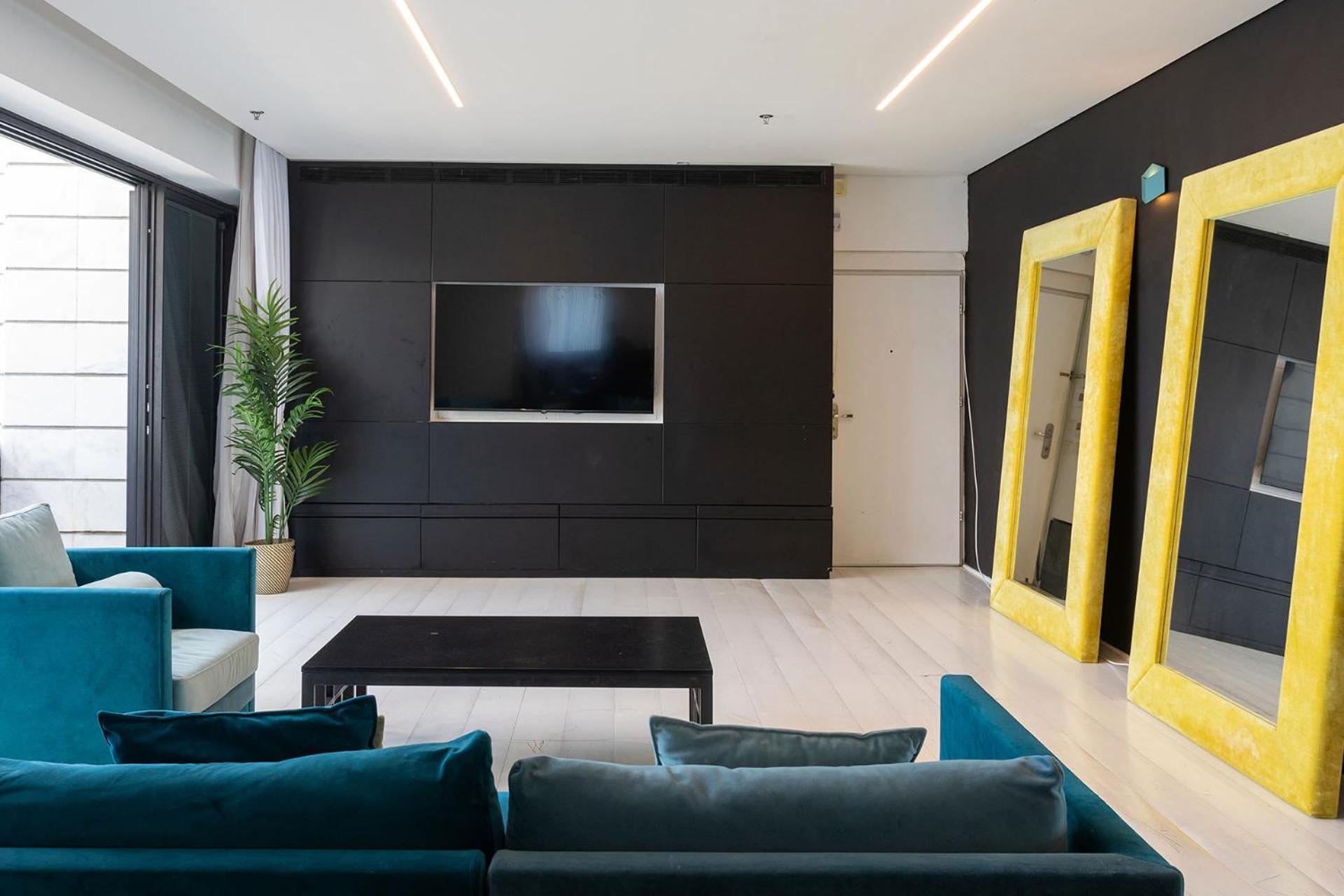 YalaRent sea-breeze penthouse with jacuzzi Appartement Bat Yam Buitenkant foto